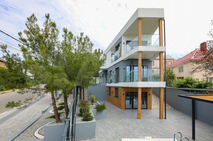 Дом 267 м² на участке 4 сот.