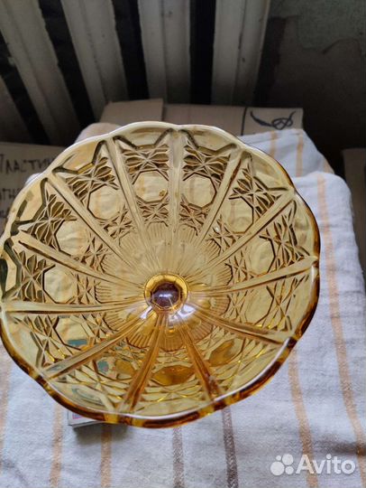 Ваза для фруктов на ножке цветное стекло СССР