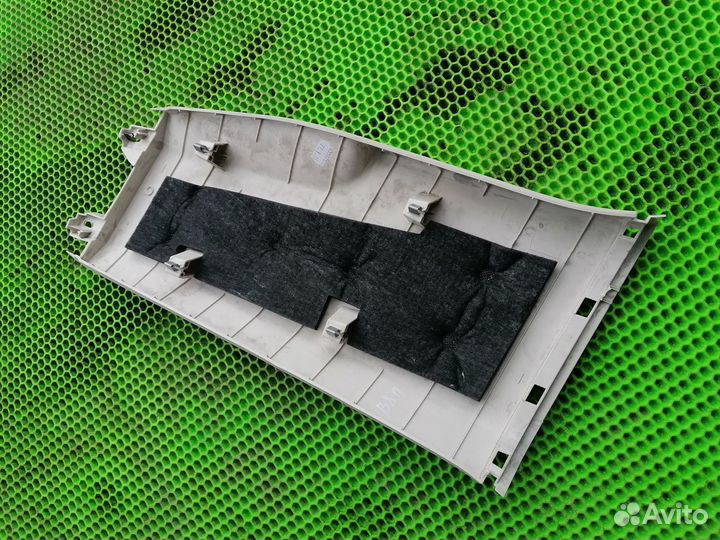 Обшивка средней стойки на VW Passat B8 2015-2019