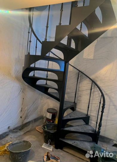 Поворотная лестница