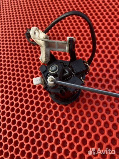 Замок багажника mitsubishi carisma дорест