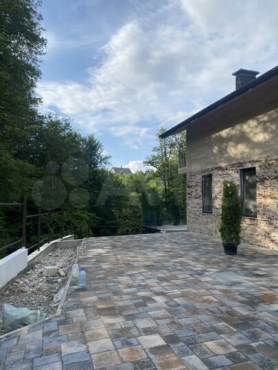 Дом 184 м² на участке 5 сот.