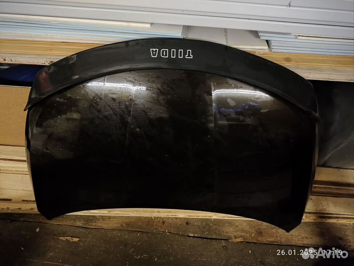 Капот на nissan tiida