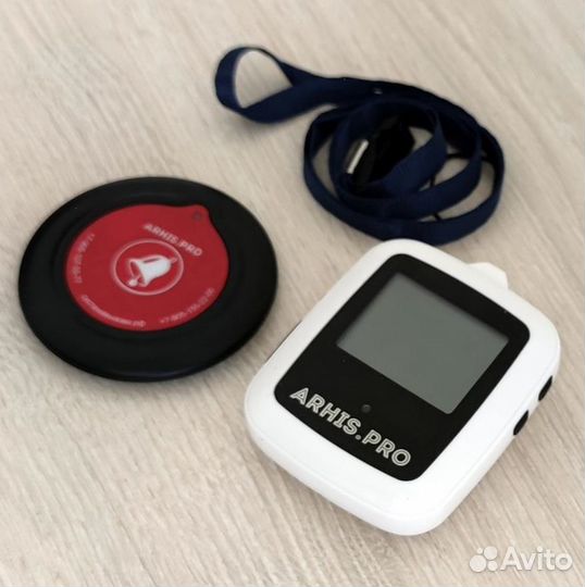 Кнопка вызова персонала и часы для мед учреждений