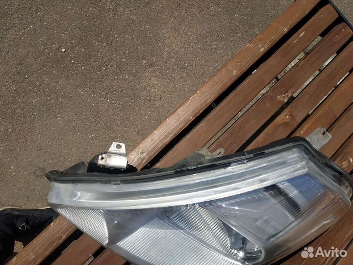 Nissan tiida фара левая