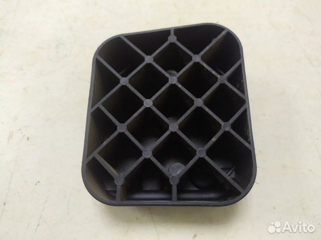 Кронштейн передний правый Hyundai Santa Fe 2012