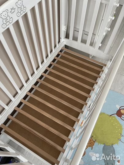 Детская кроватка с маятником baby luce