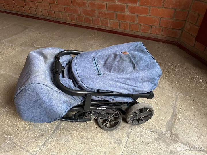 Прогулочная коляска трость