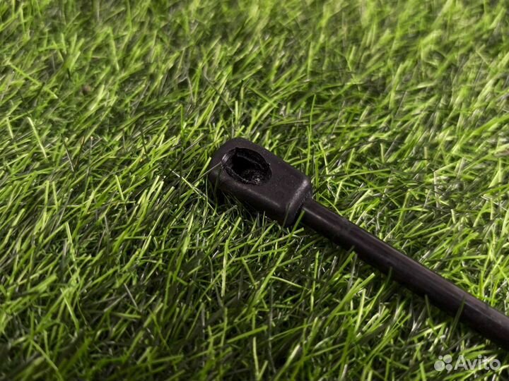 Амортизатор капота Bmw 730Dx G11 3.0 disel 2016