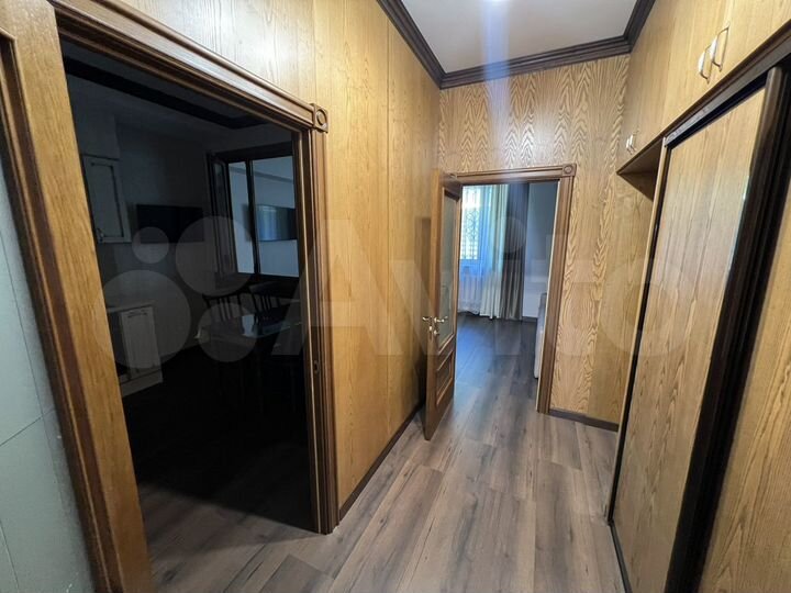 2-к. квартира, 70 м², 1/3 эт.