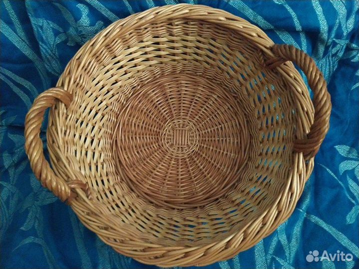 Посуда и сундучок плетеные