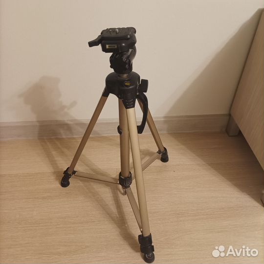 Штатив для фотоаппарата и уровня