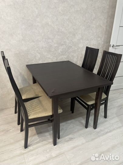 Кухонный стол и стулья