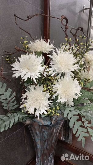 Композиция из искусственных цветов интерьерная