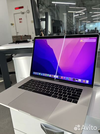 Macbook Pro 15 2016 16RAM 256SSD