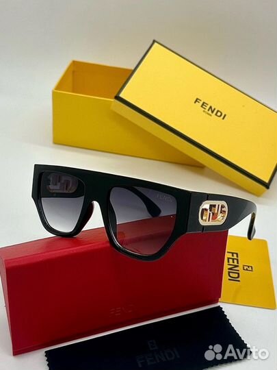 Солнцезащитные очки fendi