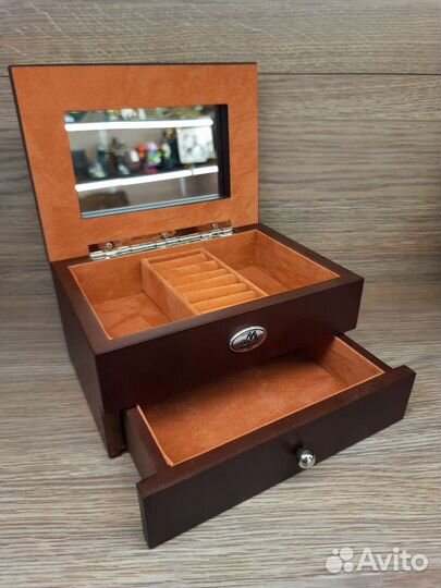 Шкатулки для украшений