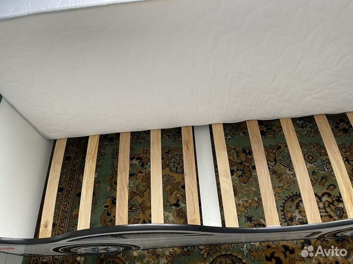 Кровать с матрасом новая