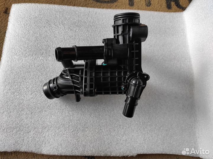 Корпус термостата в сборе Kia Sorento 4 2,2 D4HE