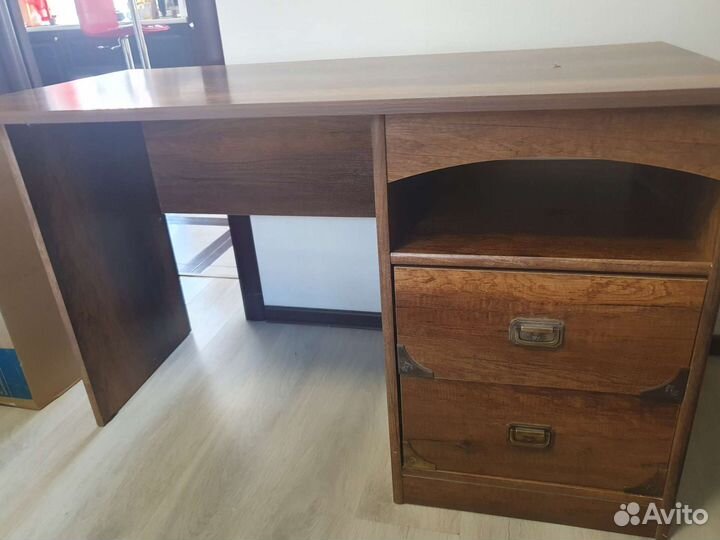 Офисный стол