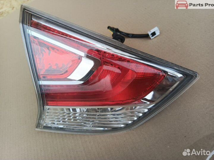 Фара заднего хода левая Nissan Xtrail 32