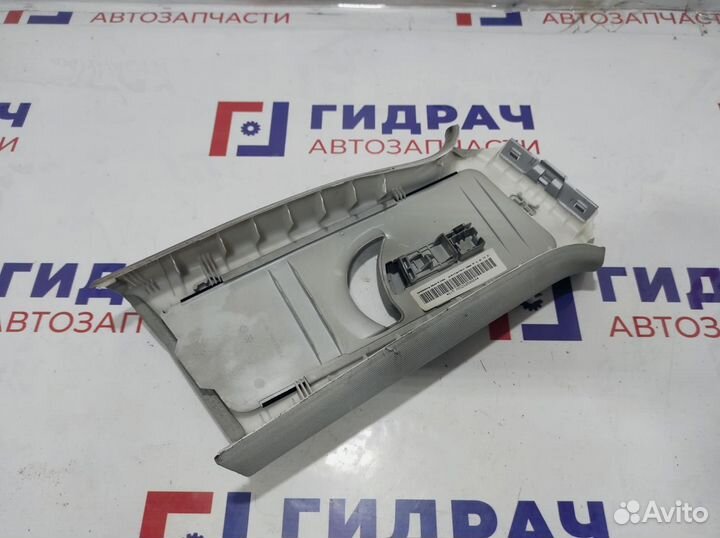 Обшивка стойки средней верхняя левая Volkswagen Passat B6 3C0868417