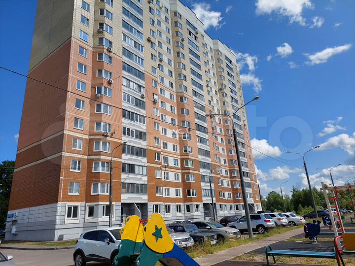 2-к. квартира, 60 м², 1/17 эт.