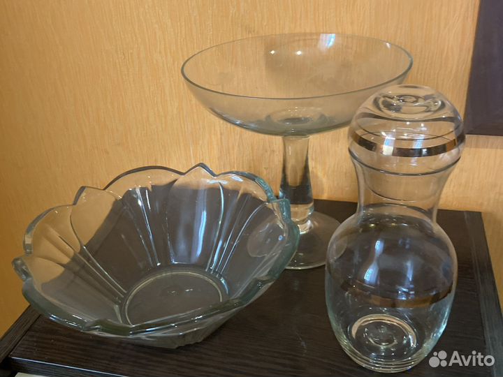 Ваза на ножке, графин. салатник винтаж