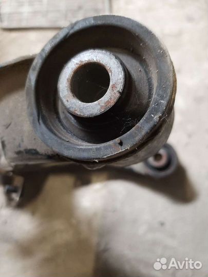 Рычаг передний верхний Mitsubishi pajero 4