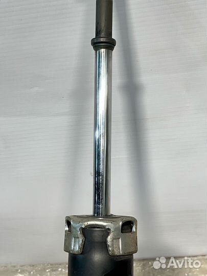 Задний правый амортизатор Toyota Prius Prius XW20