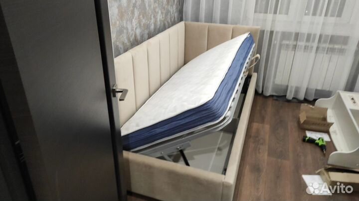 Подростковая интерьерная кровать