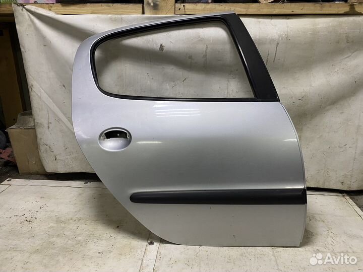 Дверь задняя правая (2008 год ) Peugeot 206