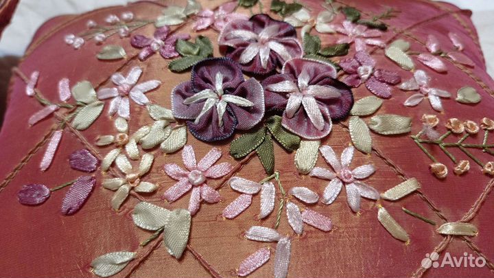 Подушка подушечка декор вышитая атласным лентами