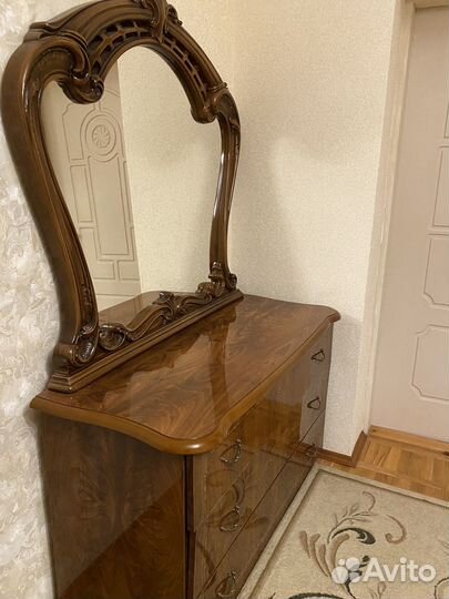 Спальный гарнитур