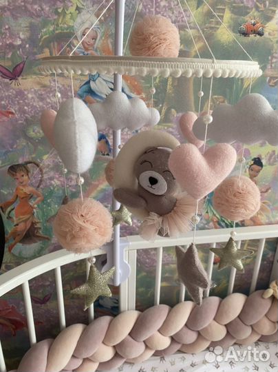 Музыкальный мобиль на кроватку