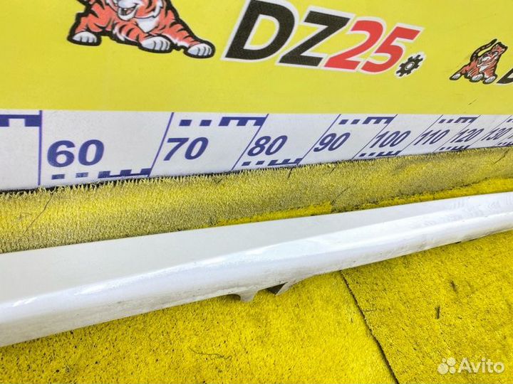 Накладка на порог передняя правая Honda 145365