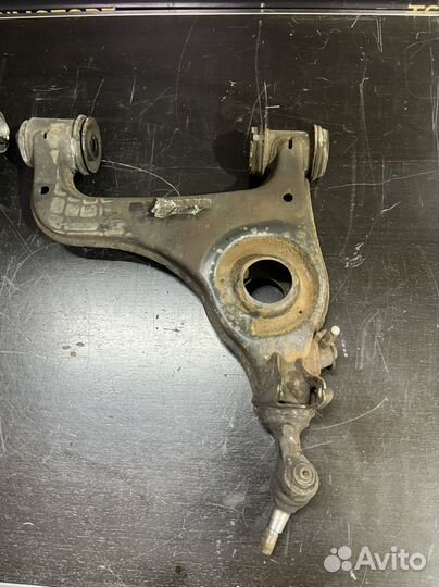 Рычаг правый передний Мерседес w210