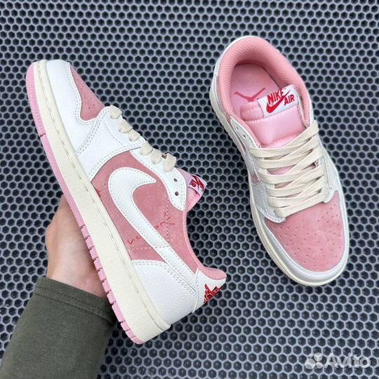 Nike Air Jordan 1 Low OG Shy Pink x Travis Scott