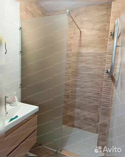 Душевая стеклянная шторка