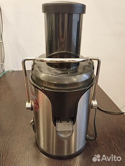 Центробежная соковыжималка Scarlett SC-015 (2011)