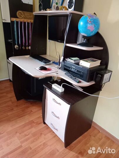Компьютерный стол новый