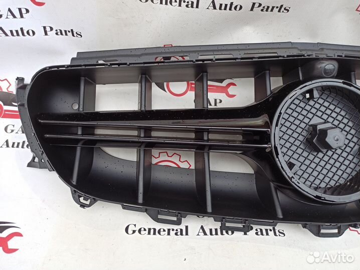 Mercedes W213 AMG 6.3 решетка полностью чёрная