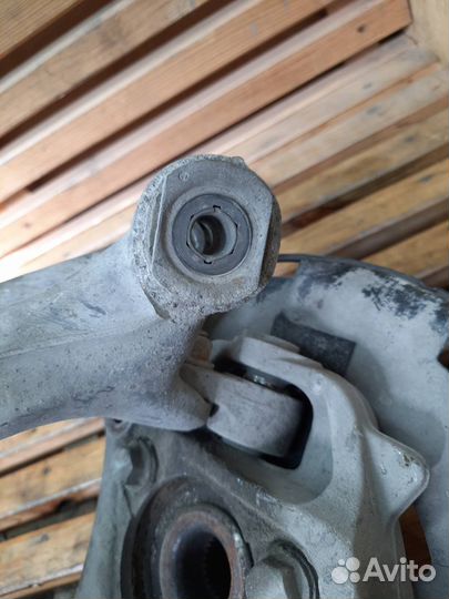 Кулак передний левый Opel Astra J GTC 2012