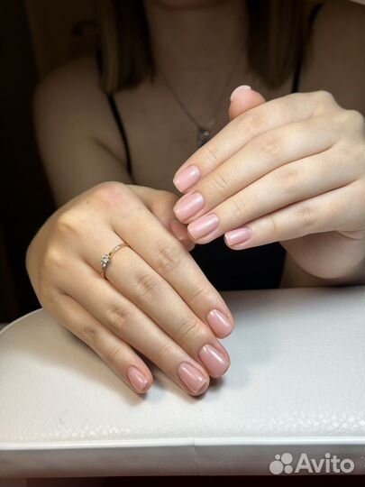 Наращивание ногтей и педикюр