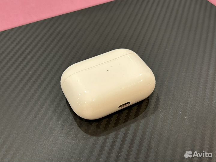 Apple AirPods Pro with wireless charging case