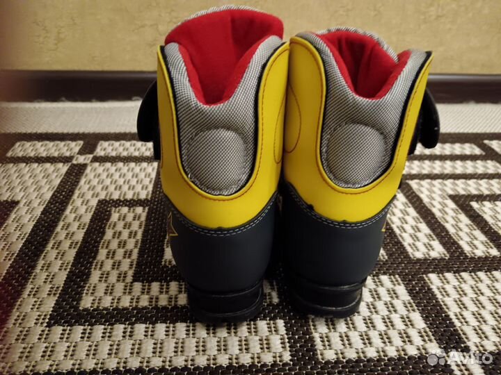 Продам лыжные ботинки р. 34