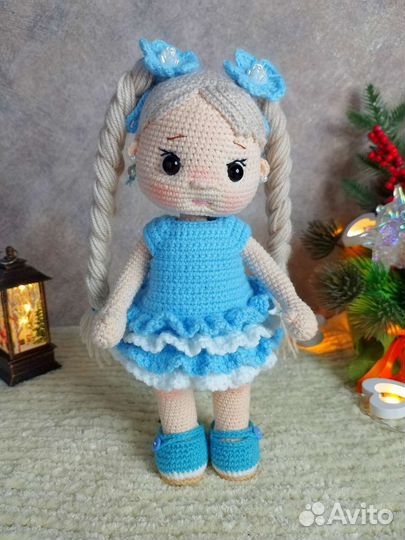 Кукла ручной работы с нарядами