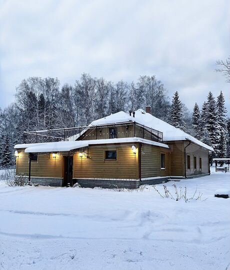 Коттедж 470 м² на участке 12 га