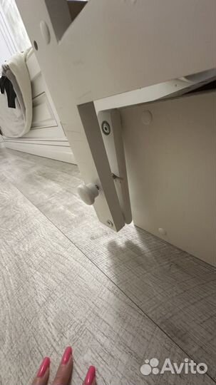 Детская кроватка с маятником и ящиком