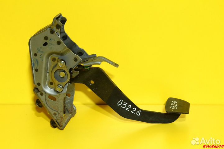 Lexus RX450h Педаль тормоза